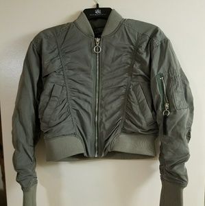 Sara woman coat. Olive color